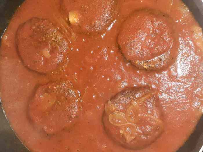 Burgers in tomato sauce recipe